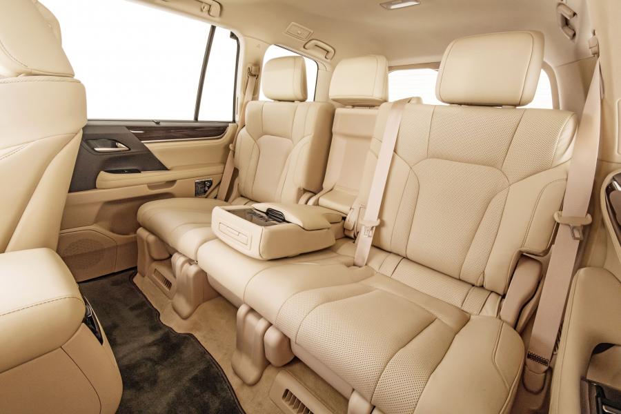 Интерьер Lexus LX570 Two-Row (URJ200) 2017 года  (NA) (фото 11 из 23)